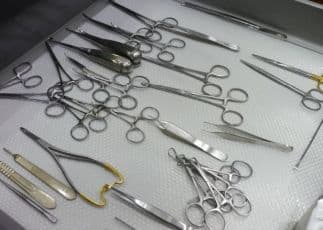 Chirurgisches Besteck für Operationen und Kastrationen
