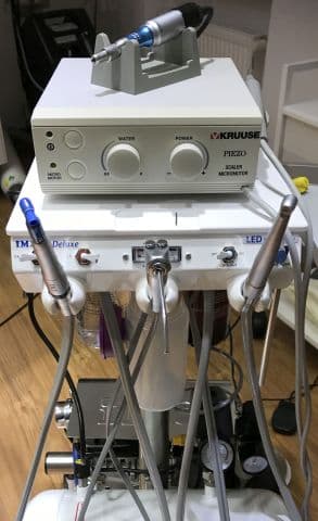 Moderne Zahnstation für Zahnbehandlung bei Hund und Katze